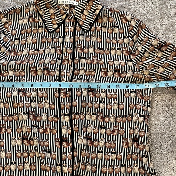 Alice + Olivia Long Sleeve Button Down Blouse, 100% Silk, Owl Print, Size Small - Picture 7 of 12